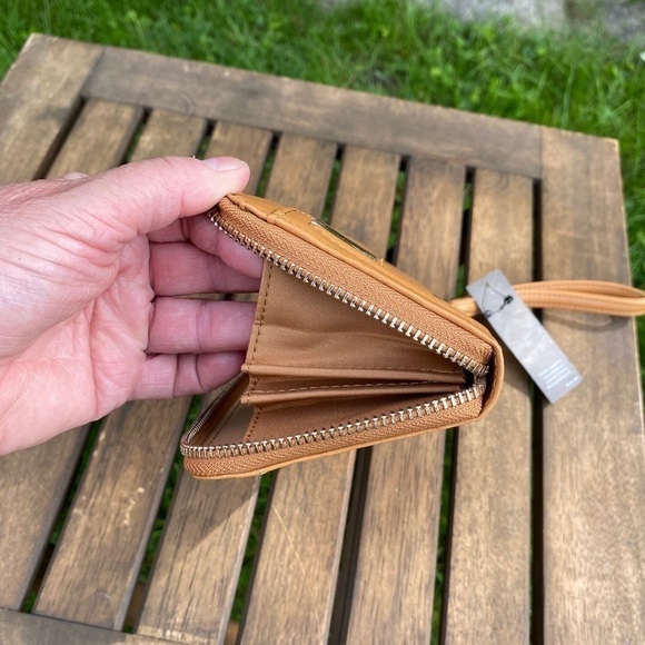 NWT Tahari  Wallet Tan - Picture 4 of 8